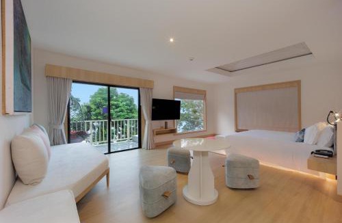 Ko Phi Phi Hotel | Centara Villas Phi Phi Island - Free round-trip shared speedboat transfer for stays of 5 nights or more, plus a free3-hour Bamboo Island trip for stays of 3 nights or longer