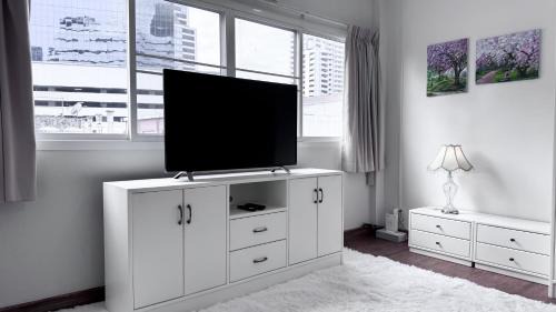 Bangkok Central Business District Hotel | Blissful Heaven Residence at BTS Phromphong Emdistrict Shopping Area