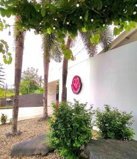Nakhon Si Thammarat Hotel | P2 by Passion : พีทู รีสอร์ต วังรัก