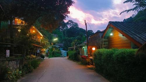 Mae On House | mae oui next to the water&แม่อุ๊ยที่พักติดน้ำ