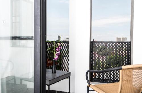 Daun Penh Hotel | Aquarius Hotel and Urban Resort