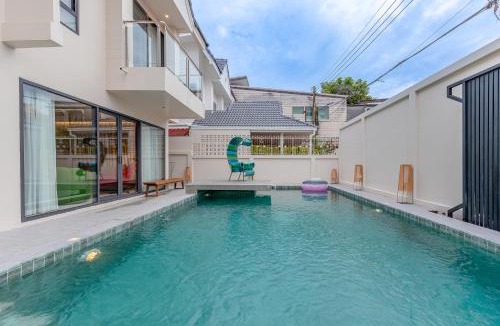 South Pattaya Villa | T M L-Urban Exquisite Pool Villa -4 bedrooms & 6 bathrooms - Private KTV - Prime Location -Family & Group