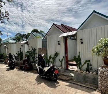 Koh Lan House | โลมา พูลวิลล่า เกาะล้าน Loma pool villa kohlarn