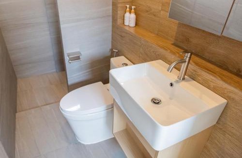 Ban Waen Villa | AURA STAY-Luxury Private Pool Villa walk to Kad Farang