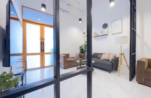 China Town Villa | 200m to Chinatown Yaowarat Entire 3-Floor Home 5 Bedrooms Characteristic old neighborhood Great for Groups