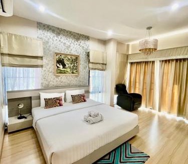 Kamphaeng Phet Apartment | Private pool villa