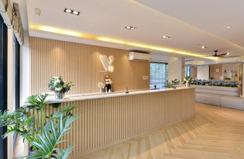 Chan Kasem Hotel | V32 Hotel
