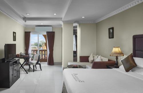 Daun Penh Hotel | Palace Gate Hotel & Residence by EHM