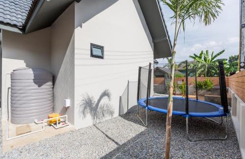 Ban Waen Villa | AURA STAY - HeyLanna Private Family Pool Villa walk to Kad Farang