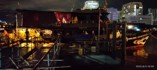 Bang Phlat Boat Rental | Sabai Sabai Liveaboard Bangkok