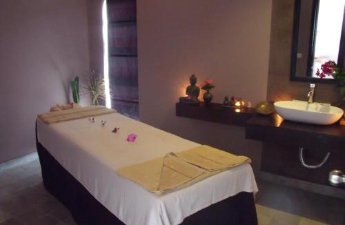 Sangkat Sla Kram Hotel | MEN's Resort & Spa (Gay Hotel)