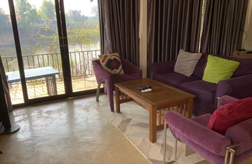 Kosum Phisai House | Morocco Blue cafe by Chilong River Farm Resort