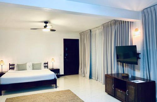 Daun Penh Hotel | Jungle Addition