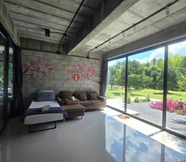 Phrom Khiri House | The Box Promkiri (เดอะบ๊อค พรหมคีรี)