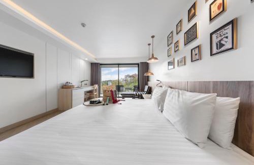 North Pattaya Hotel | Mayaana Beach Resort Pattaya