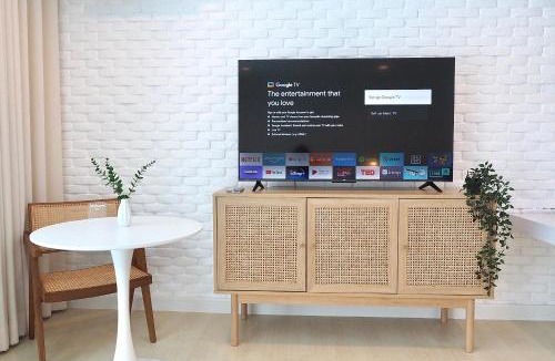 Ban Bang Saen Apartment | Beachfront Pool Access Apartment FREE Disney Plus