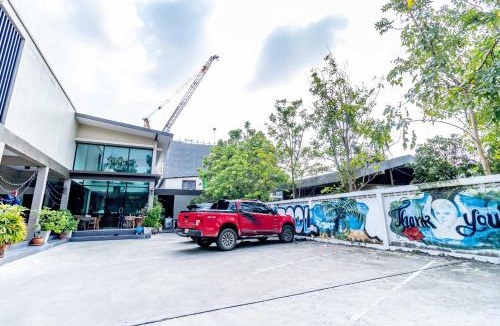 Ramkhamhaeng Hotel | The Pool Resort