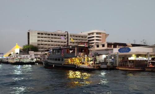 Bang Phlat Boat Rental | Sabai Sabai Liveaboard Bangkok