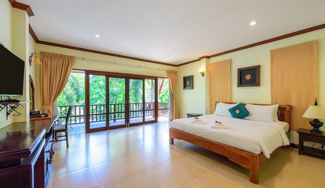 Baan Grood Arcadia Resort & Spa in Bang Saphan