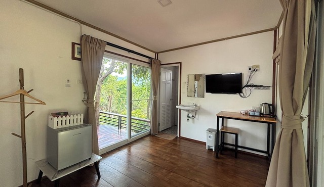 Baan Apa Erawan Resort in Kanchanaburi
