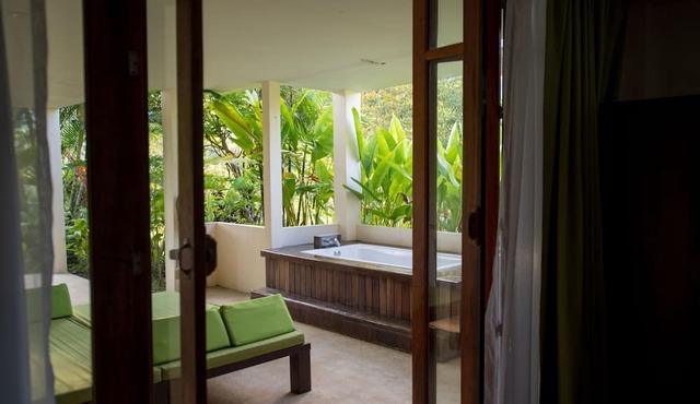 Wareerak Hot Spring & Wellness in Khlong Thom