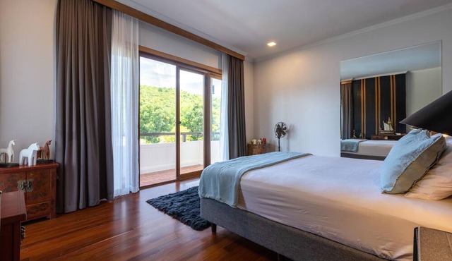 Large 6 Bed Luxury Villa on the Golf Course (PHJ) in Cha-am