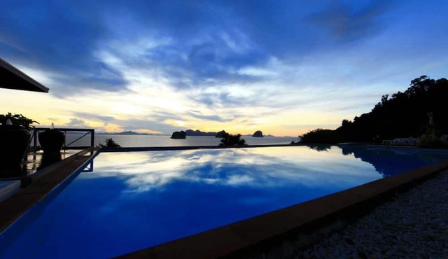 Koh Ngai Cliff Beach Resort in Ko Lanta