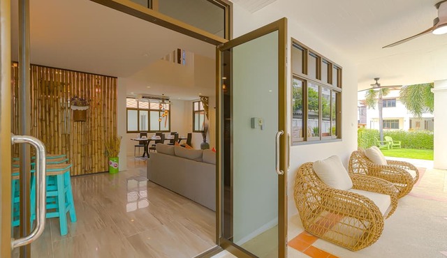 Pool villa 4 BR walking to Beach HV in Hua Hin