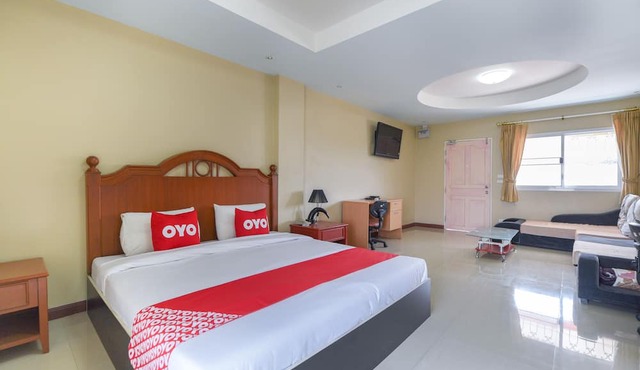 OYO 762 Chompoo in Nakhon Chai Si