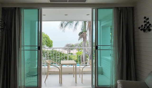 Verano Beach Villa in Tha Yang