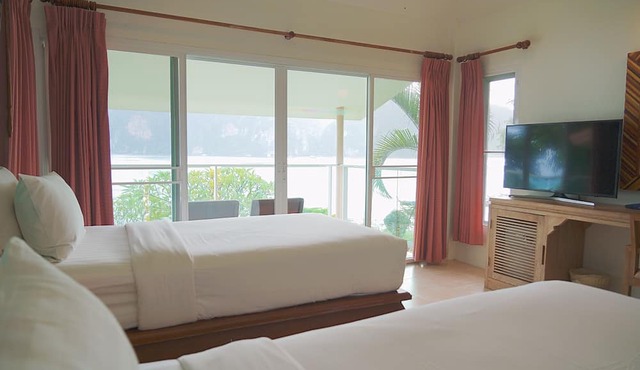 Bayview Resort Phi Phi Island - Beach Front Resort in Ko Phi Phi