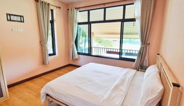 Pirom Lake And Resort in Si Maha Phot