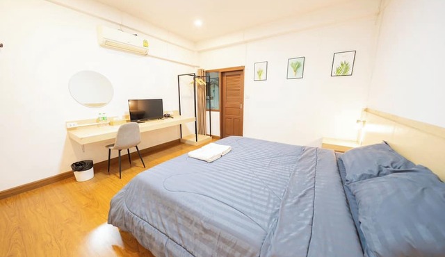 Koenji Guest House & Bar Chiang Mai in Chiang Mai