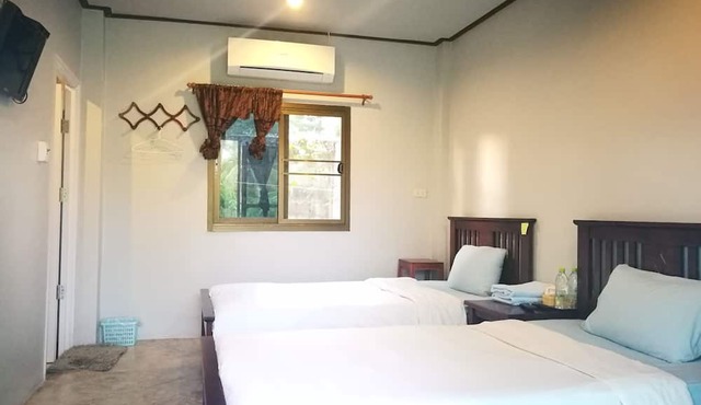 Kru Guesthouse in Sangkhla Buri