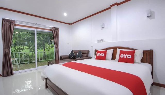 OYO 75353 Loy Chalet Resort in Lan Saka