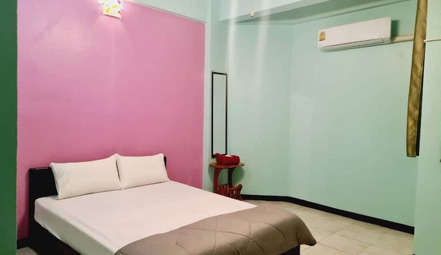Royal Land Mae Klong Hotel in Samut Songkhram