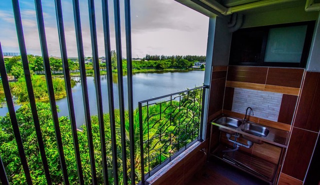 Na Siri Lakeview in Bang Phli