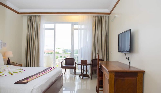 Pursat Riverside Hotel and Spa in Sampov Meas