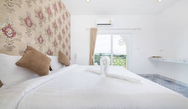 Oasis Hiso Hotel in Lop Buri