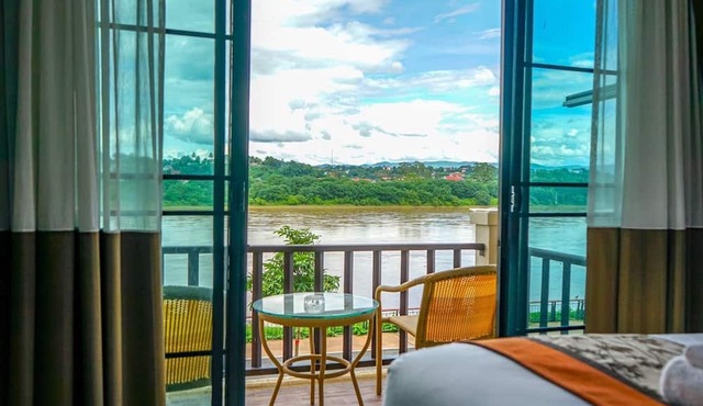 Chiangkhong Teak Garden Riverfront Onsen Hotel in Chiang Khong