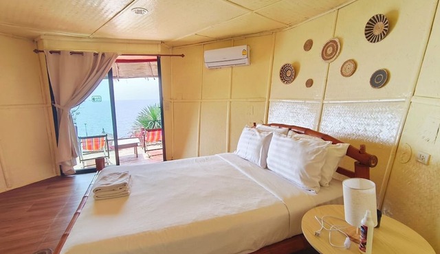 Paree Hut Resort Koh Sichang in Ko Sichang