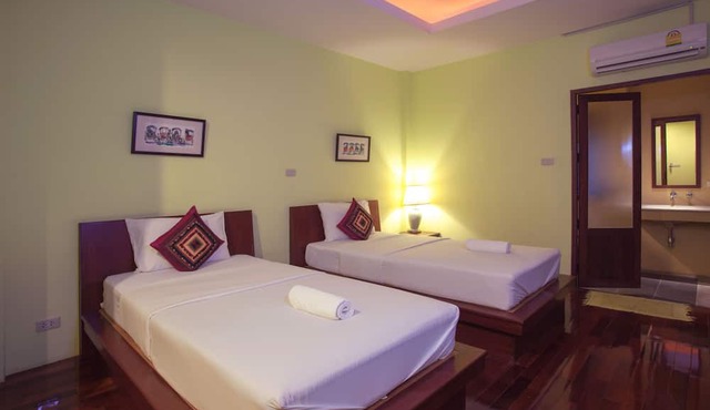Baan La Poon Hotel in Lamphun