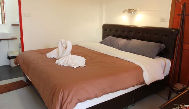 Barefeet Naturist Resort in Bangkok