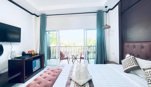 Intimate Riverside Resort in Vang Vieng