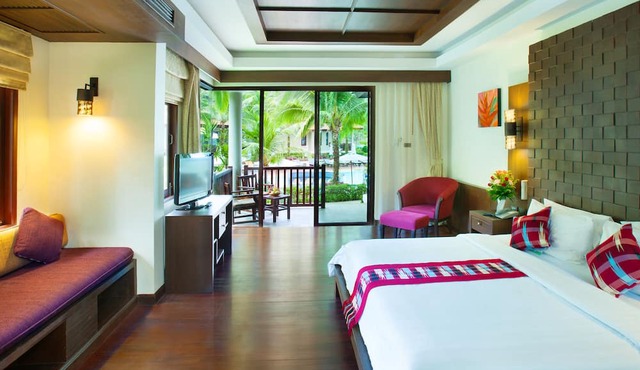 Khaolak Bay Front Resort in Takua Pa