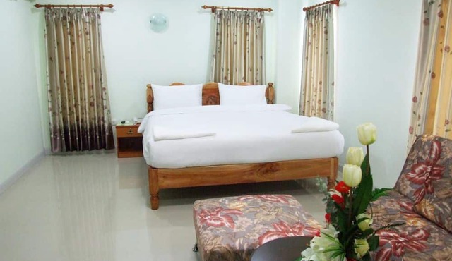 Rueanrimnam Hotel in Roi Et