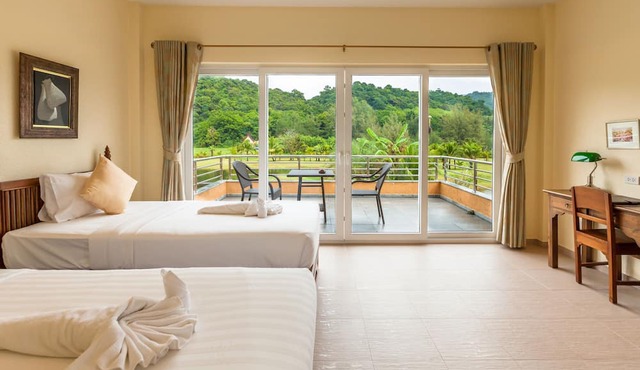 Little Sunshine Boutique Beach Resort & Spa in Ko Chang