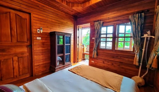 300 Years Old Wooden House w 3 Bedrooms and big Yard in Bangkok