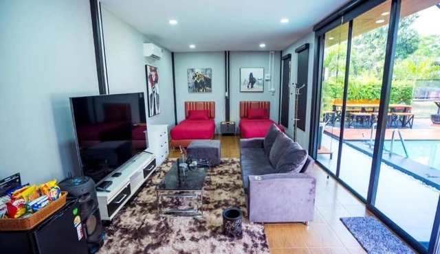 Khongdonat Premium Pool Villa in U Thong