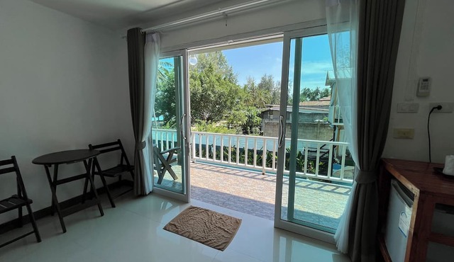 Tharadol Beach Resort in Tha Sala